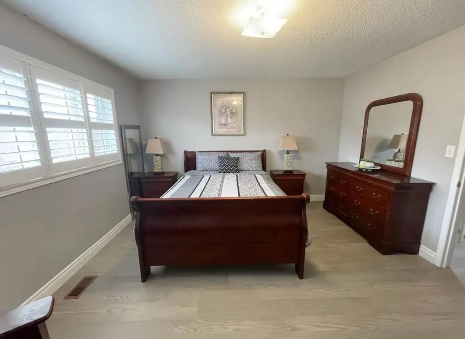 Elegant & Luxurious 3 Bedroom Home Mississauga Luaran gambar