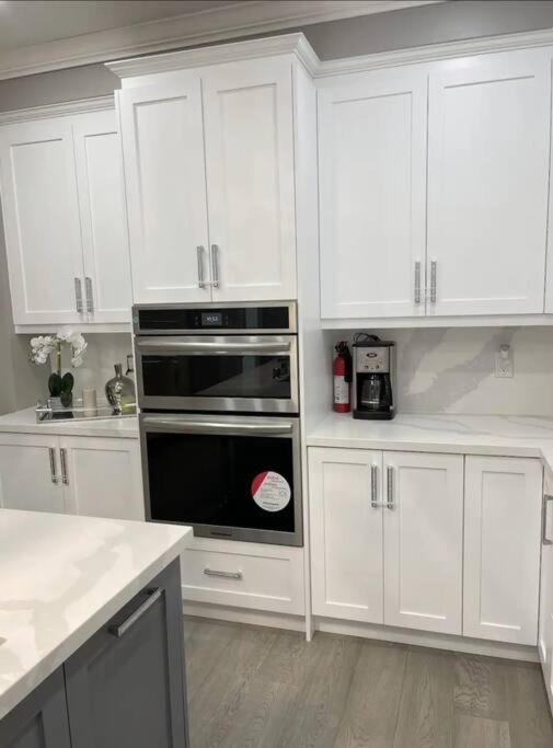 Elegant & Luxurious 3 Bedroom Home Mississauga Luaran gambar
