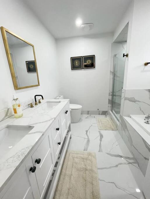 Elegant & Luxurious 3 Bedroom Home Mississauga Luaran gambar