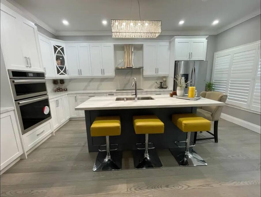 Elegant & Luxurious 3 Bedroom Home Mississauga Luaran gambar