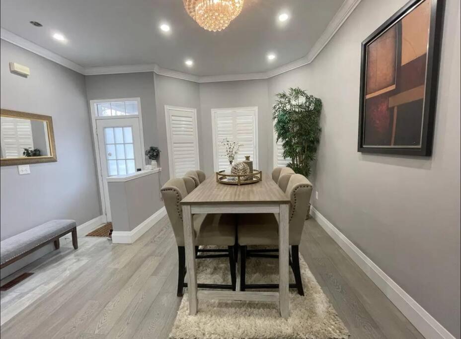 Elegant & Luxurious 3 Bedroom Home Mississauga Luaran gambar