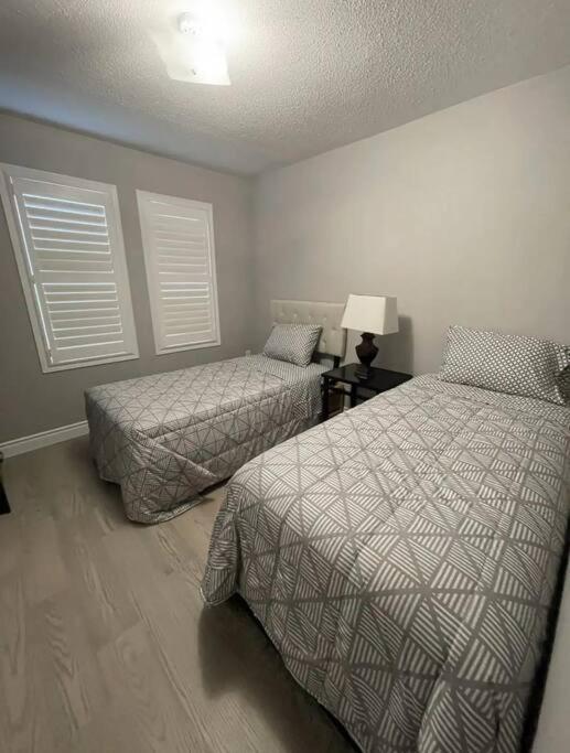 Elegant & Luxurious 3 Bedroom Home Mississauga Luaran gambar