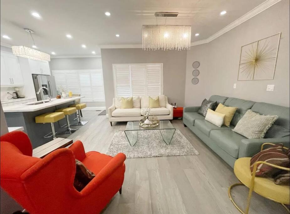 Elegant & Luxurious 3 Bedroom Home Mississauga Luaran gambar